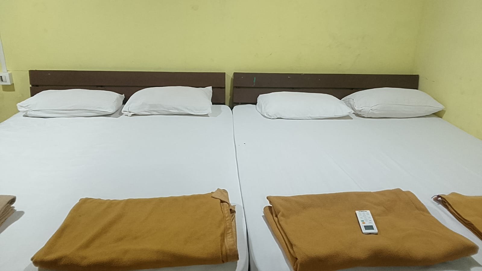 8 Sharing Room