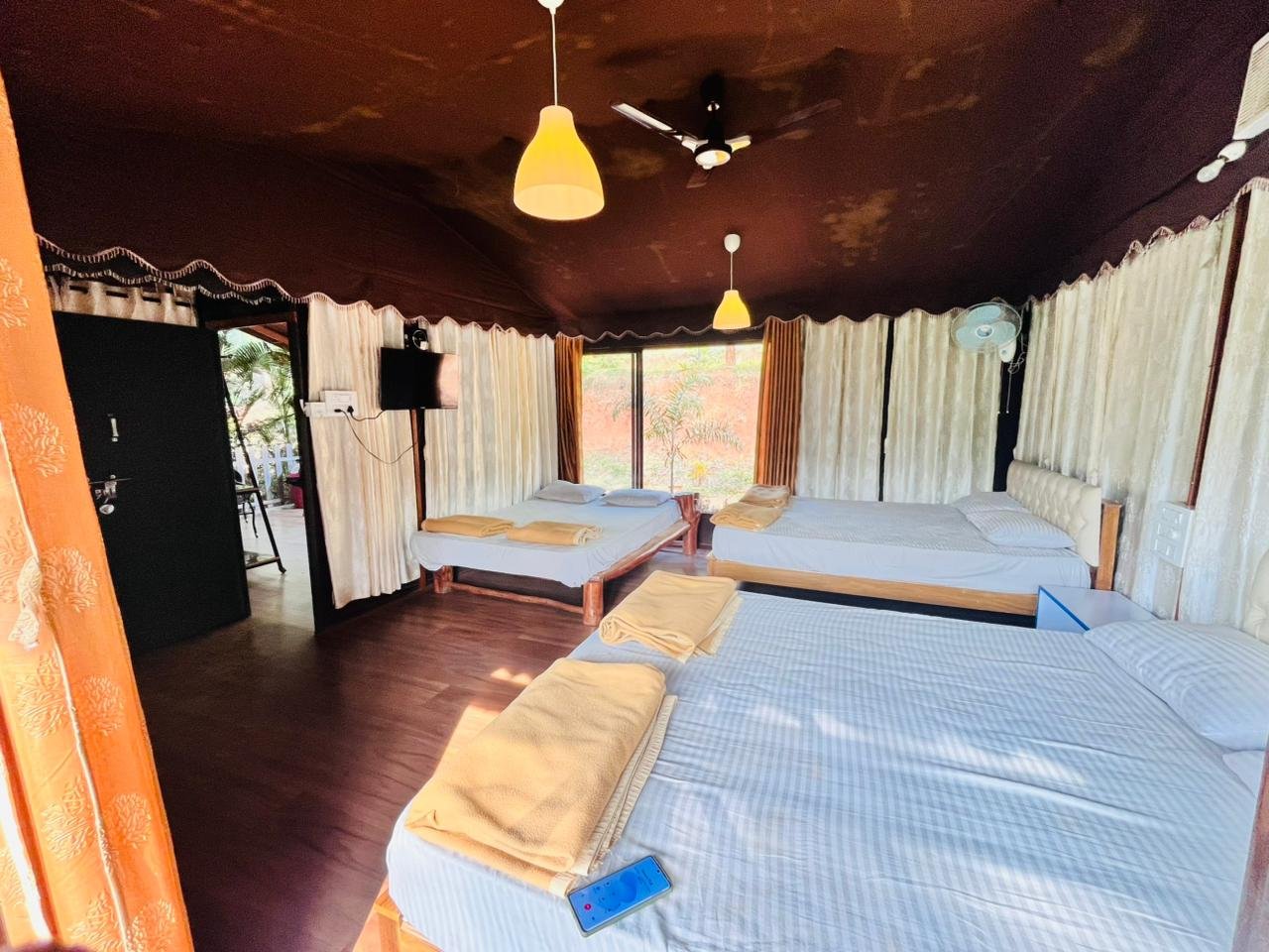6 Sharing Commondo Tent