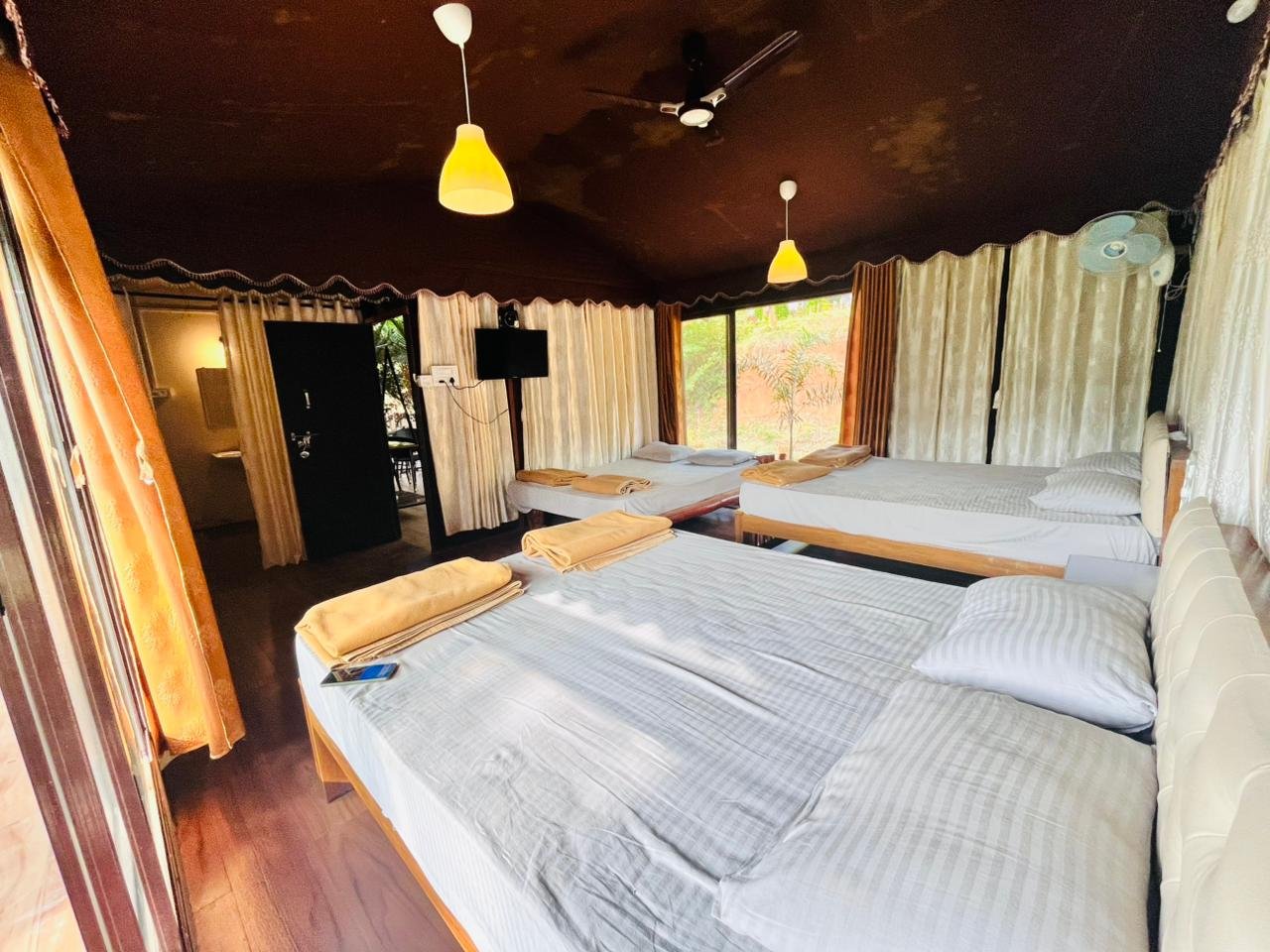 6 Sharing Commondo Tent